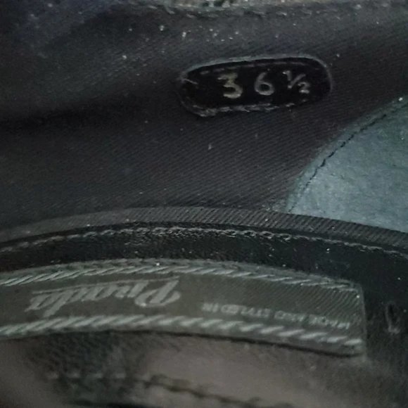 Prada Blue and White Designer Heels - Picture 11 of 12